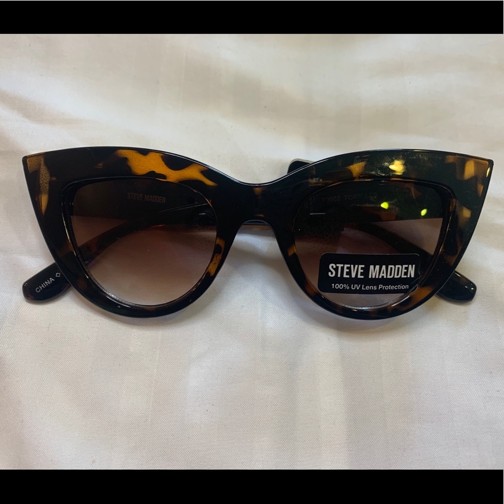 NWT Steve Madden: Cat Eye Sunglasses